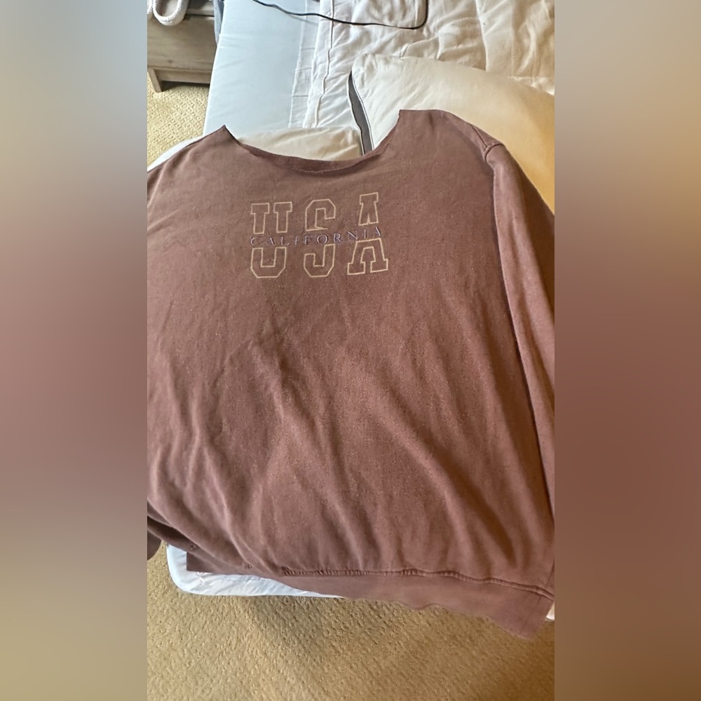 Cropped at the neck very cute baggy sweatshirt